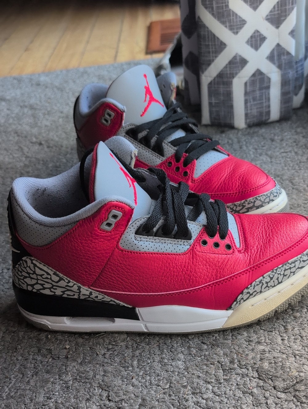 Jordan Mens 8 1/2 Red and Gray Retro 3 Red Cement 2019 Basketball Sneakers